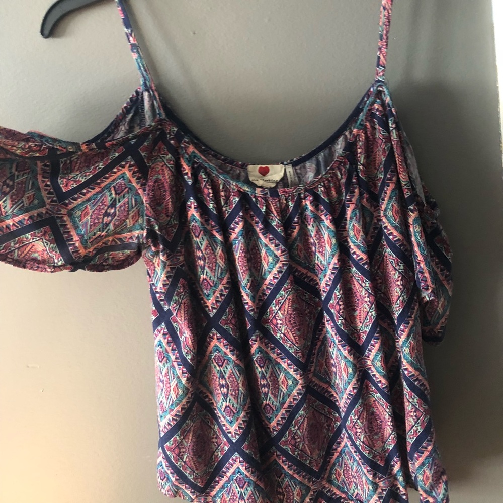 Tank/ off shoulder shirt